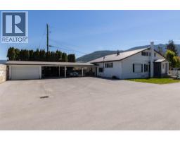 2220/2270 10 Avenue Sw, Salmon Arm, BC V1E0E1 Photo 8