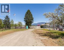2220/2270 10 Avenue Sw, Salmon Arm, BC V1E0E1 Photo 10