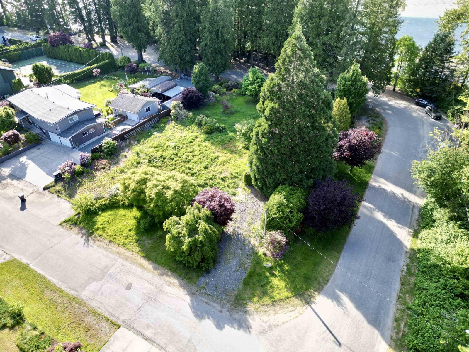 689 HAZEL Street - photo 2