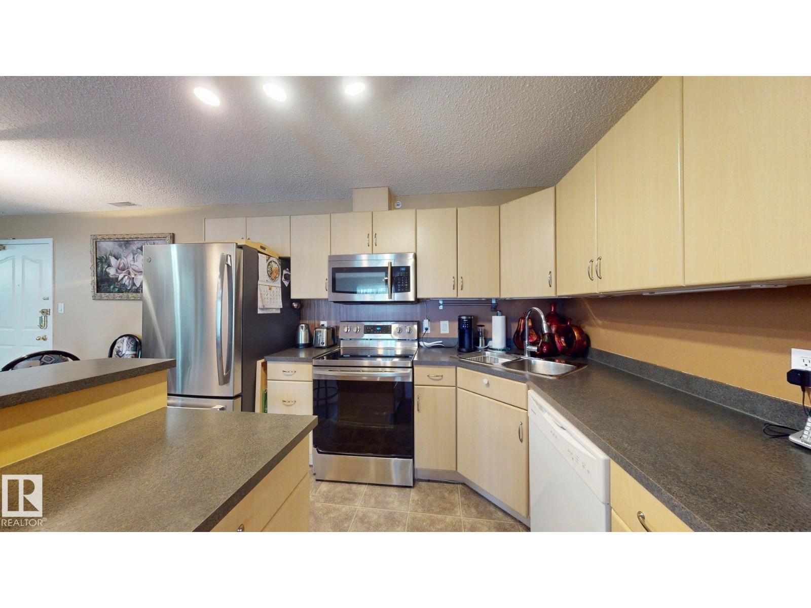 #405 16303 95 ST NW NW - 20