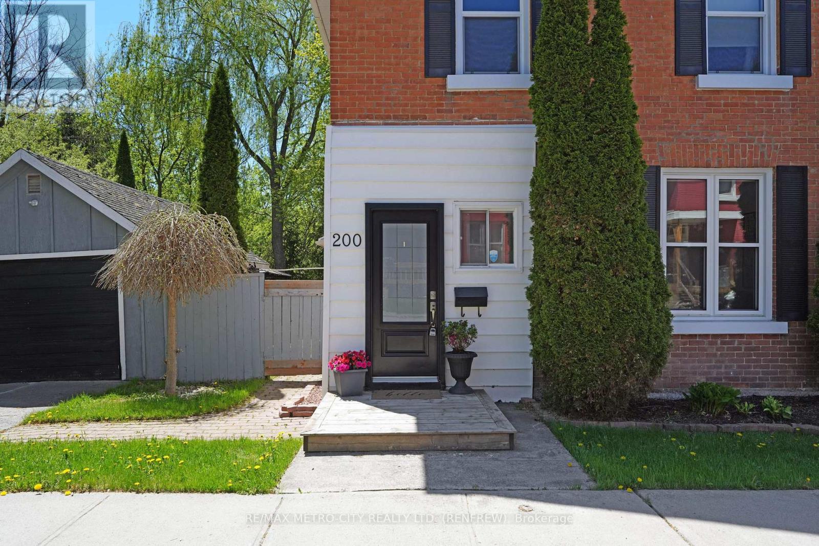 200 ROSS STREET - 4