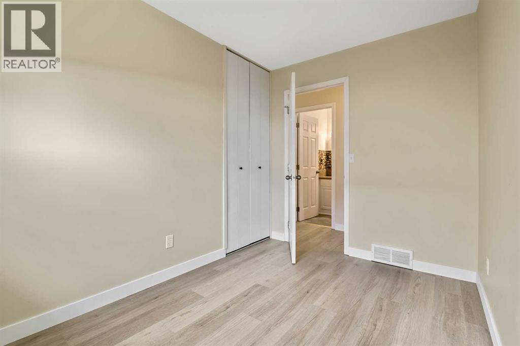 27 Aberdare Crescent NE - 18