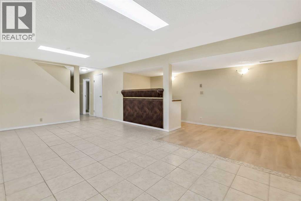 27 Aberdare Crescent NE - 23