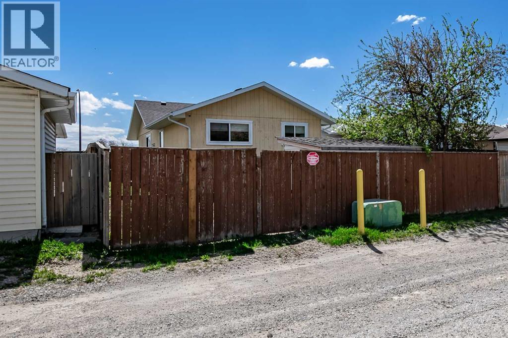 27 Aberdare Crescent NE - 33