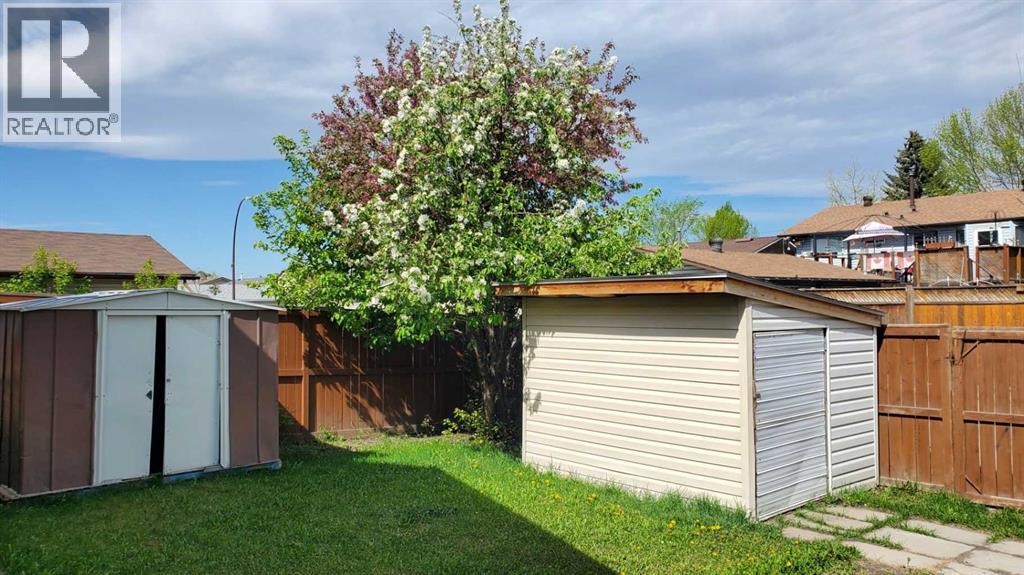 27 Aberdare Crescent NE - 34