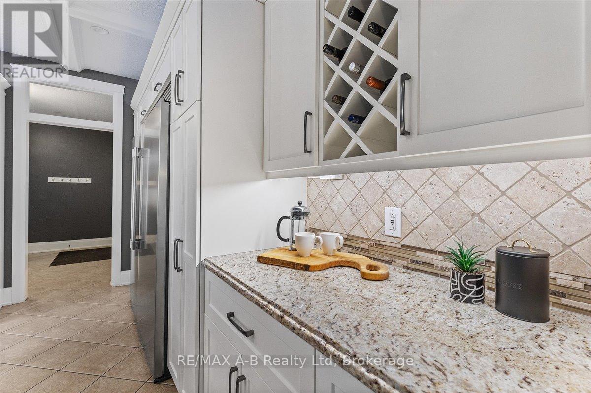 151 HURON ROAD - 24