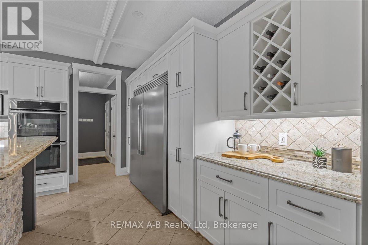 151 HURON ROAD - 25