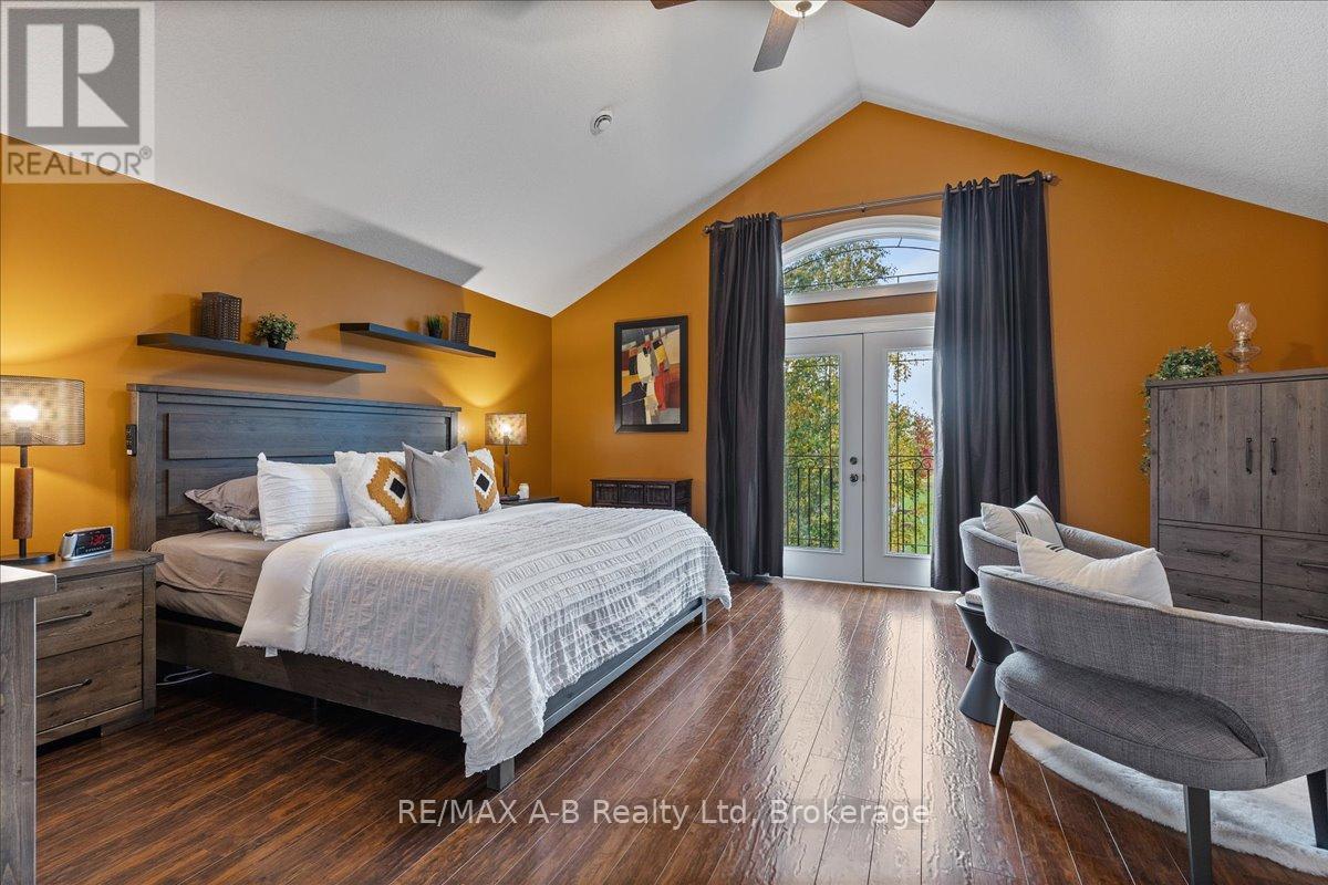 151 HURON ROAD - 34