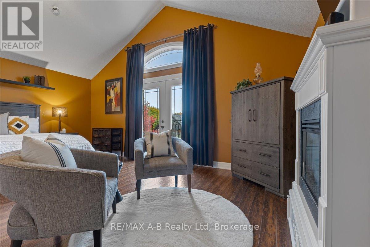 151 HURON ROAD - 36
