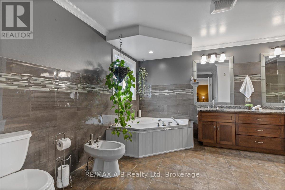 151 HURON ROAD - 37