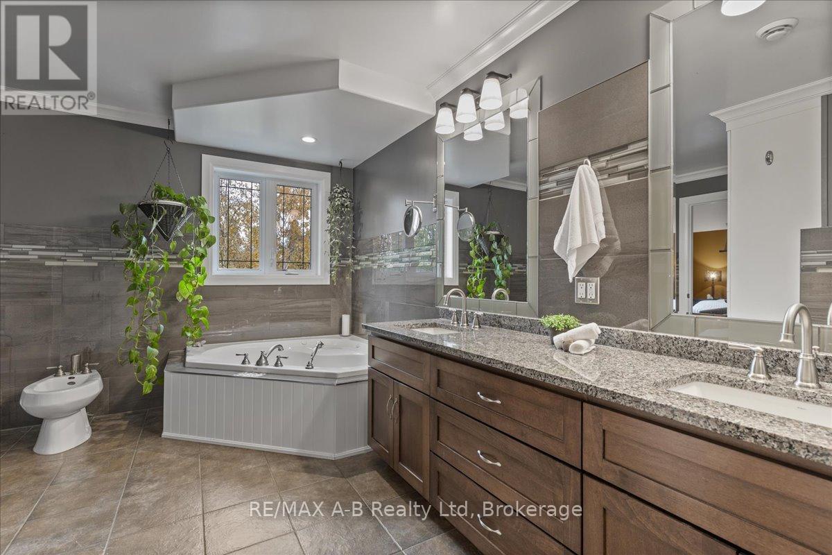 151 HURON ROAD - 39