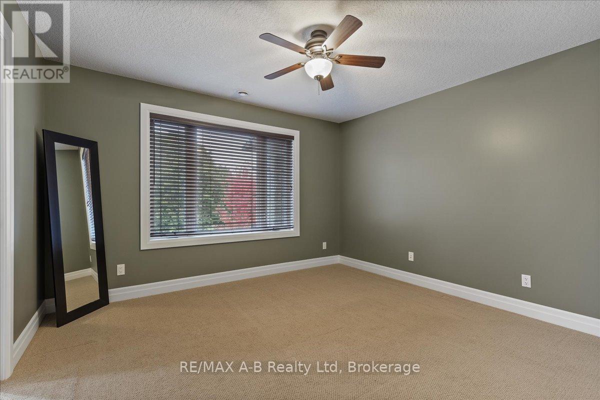 151 HURON ROAD - 40