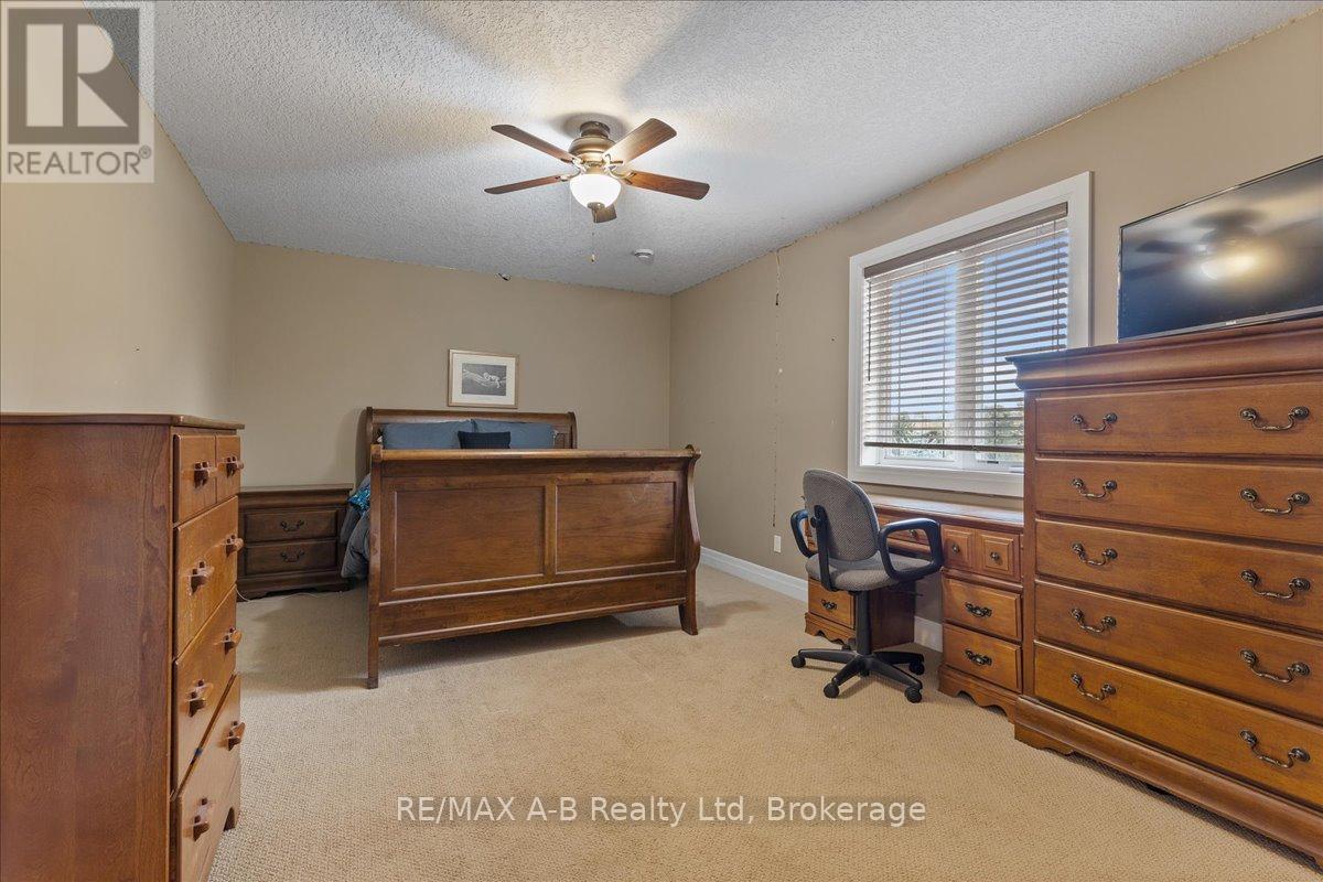151 HURON ROAD - 44