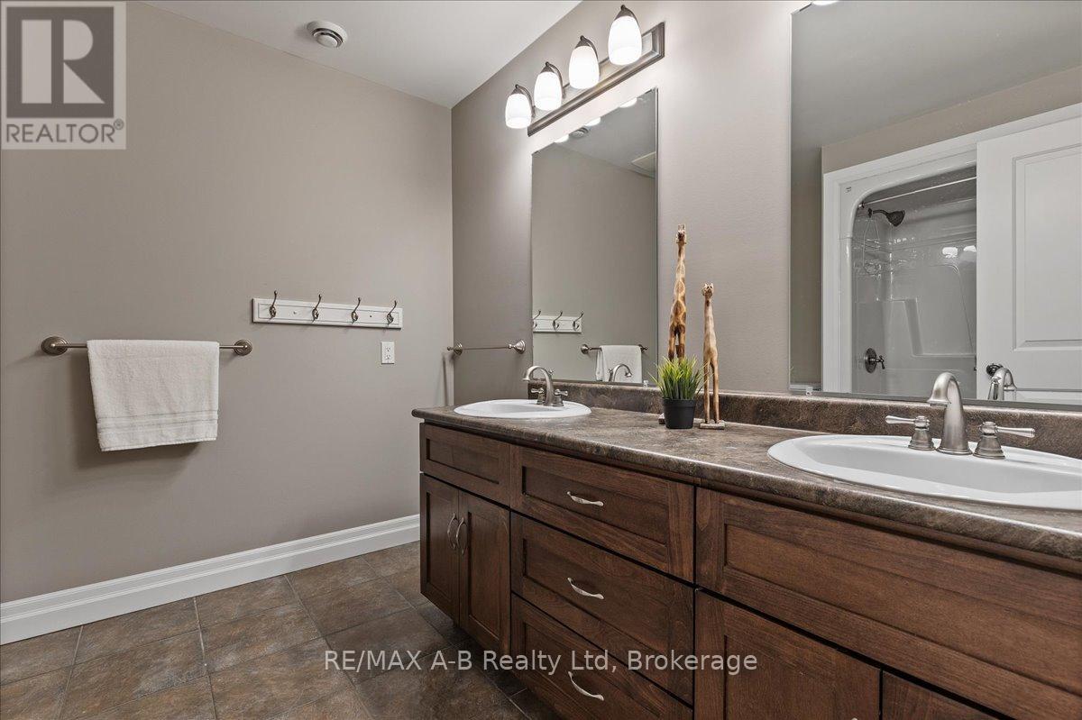 151 HURON ROAD - 46