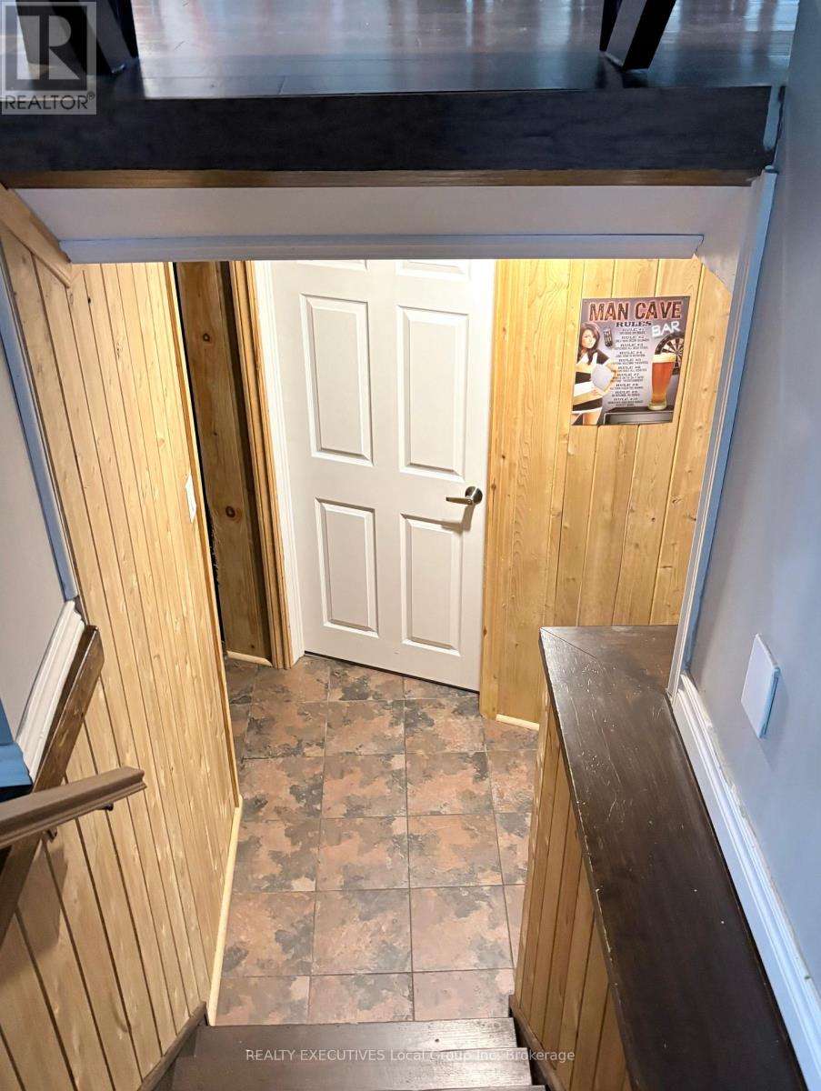 35 NANCY DRIVE - 20