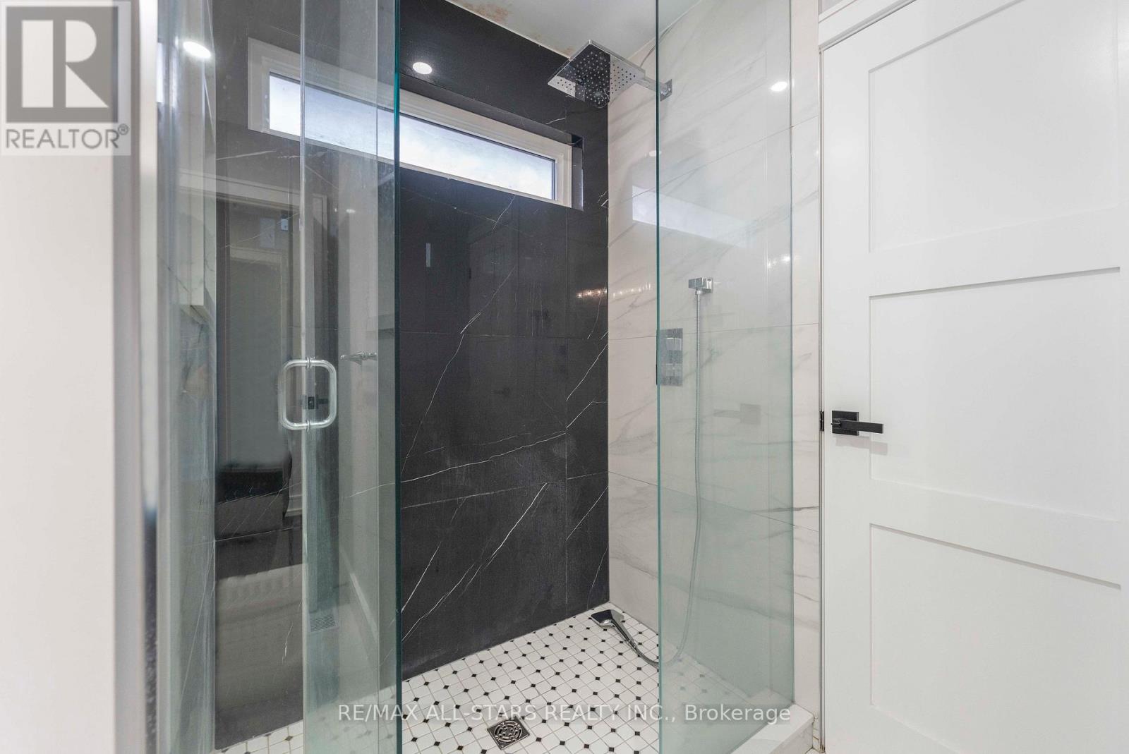 826 KROSNO BOULEVARD - 15