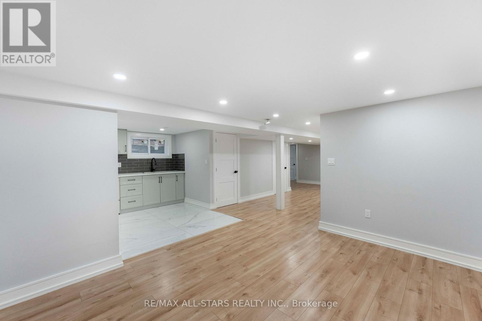 826 KROSNO BOULEVARD - 25