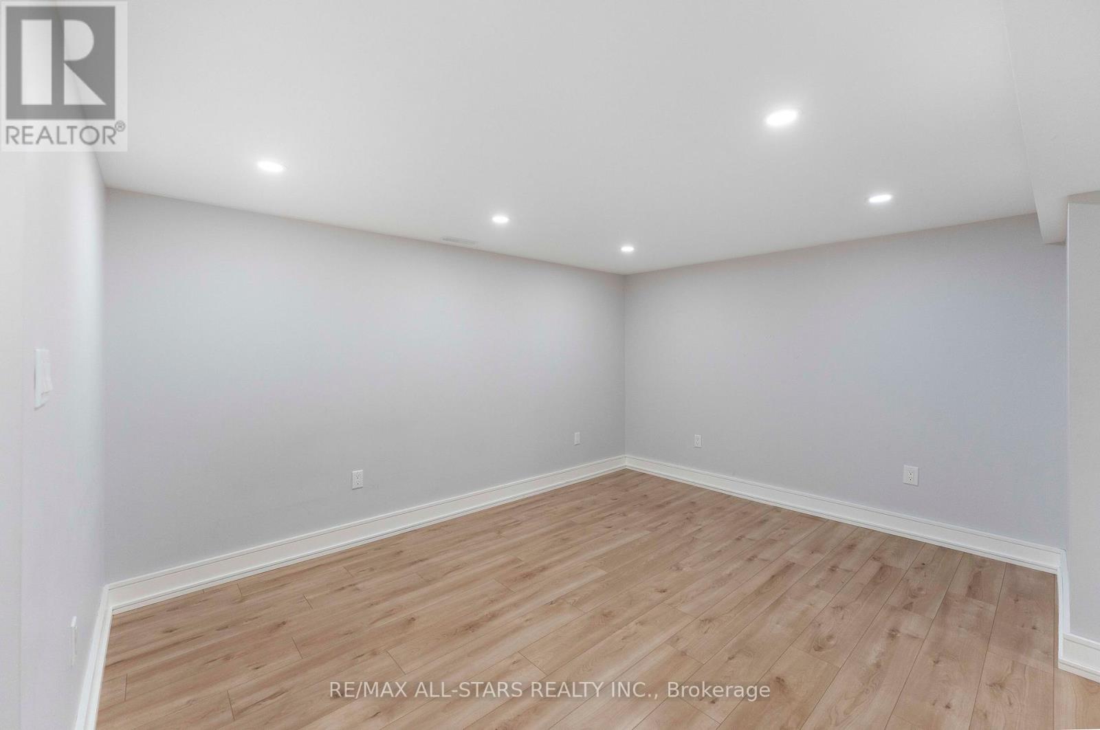826 KROSNO BOULEVARD - 30
