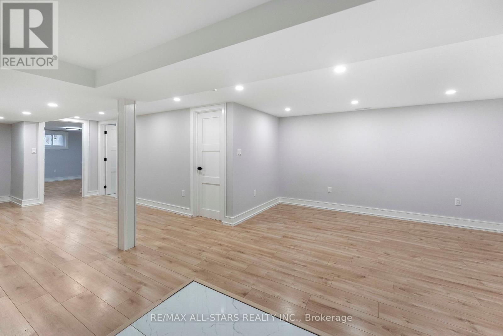 826 KROSNO BOULEVARD - 27