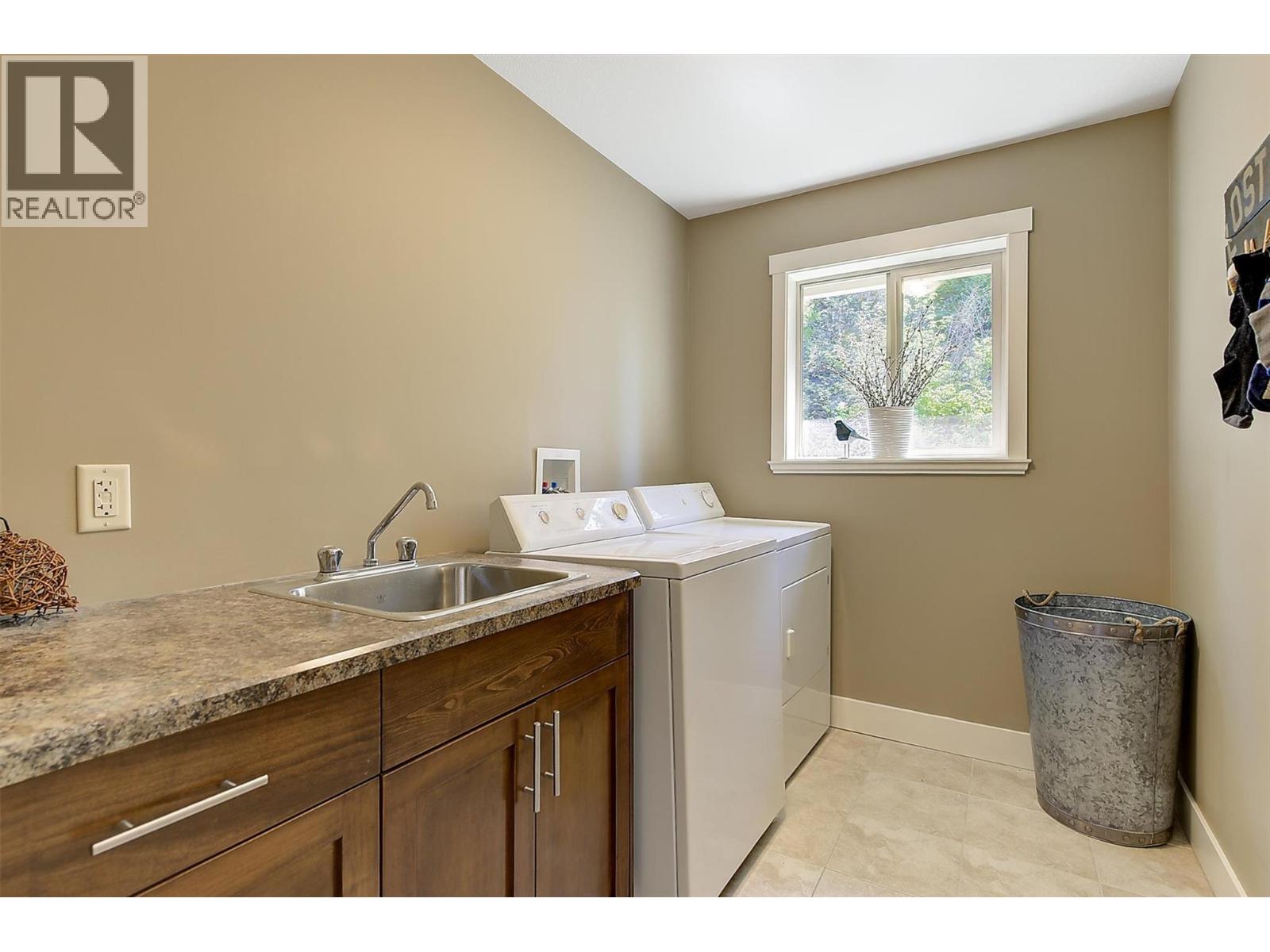 2200 Sunview Drive - 33