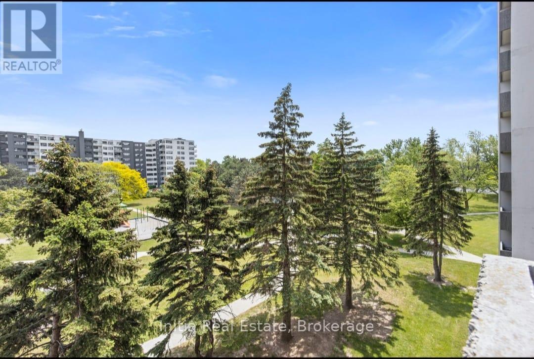 #406 25 SILVER SPRINGS BOULEVARD - 14