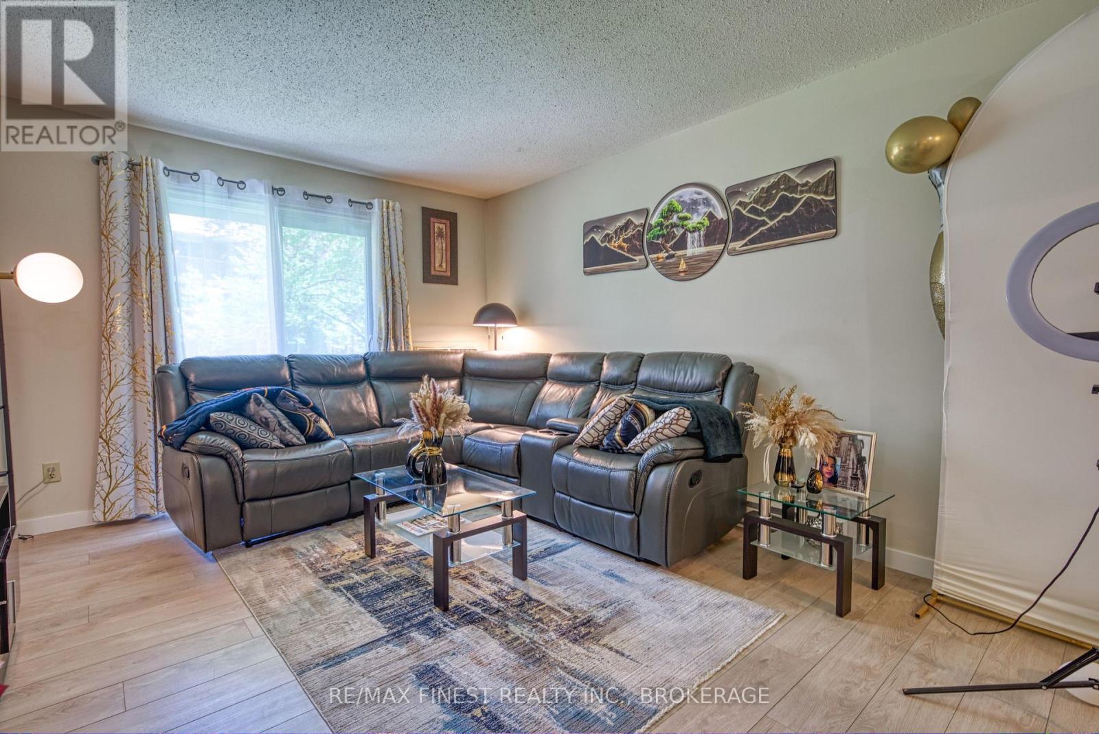 ##115 561 ARMSTRONG ROAD - 10