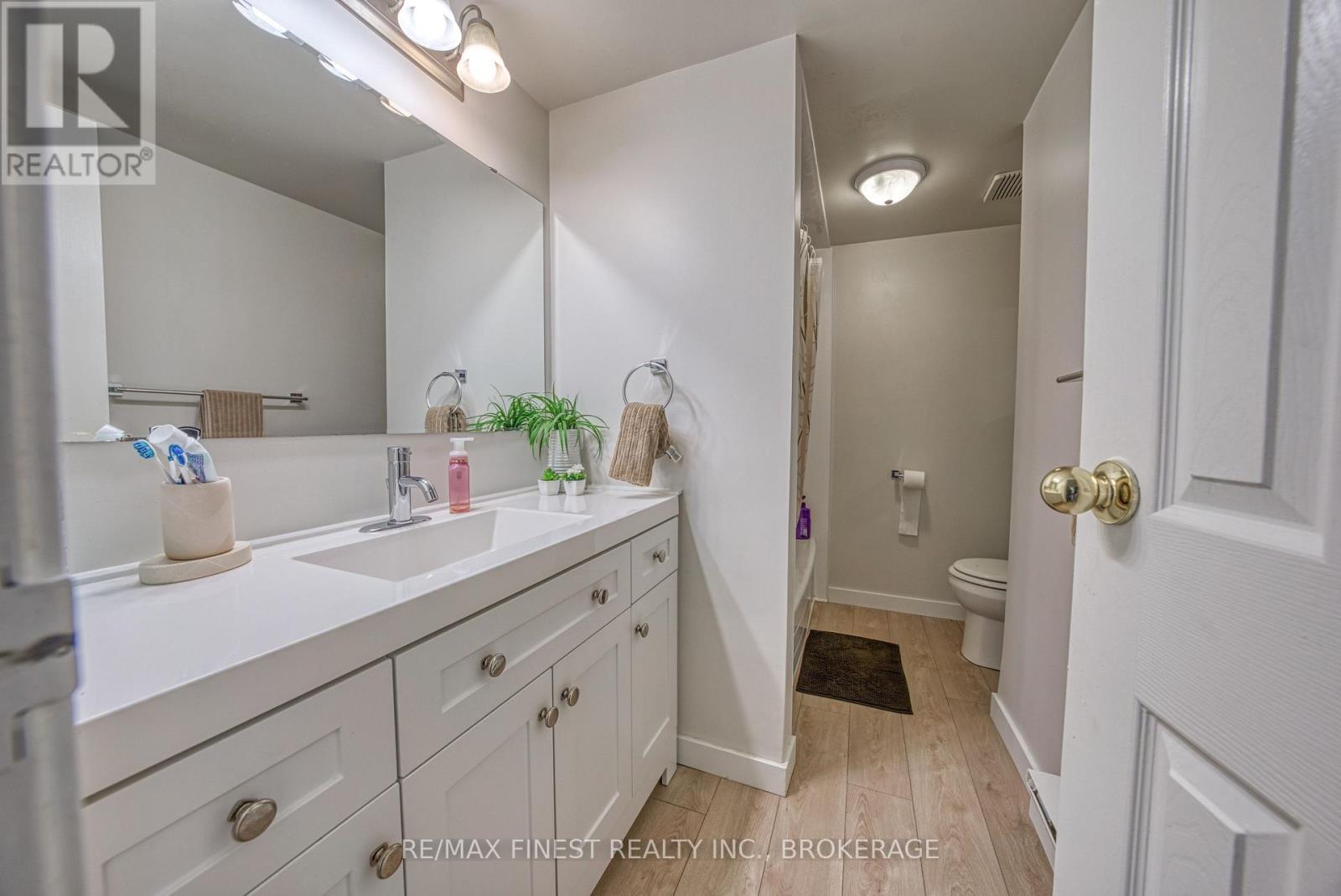 ##115 561 ARMSTRONG ROAD - 17