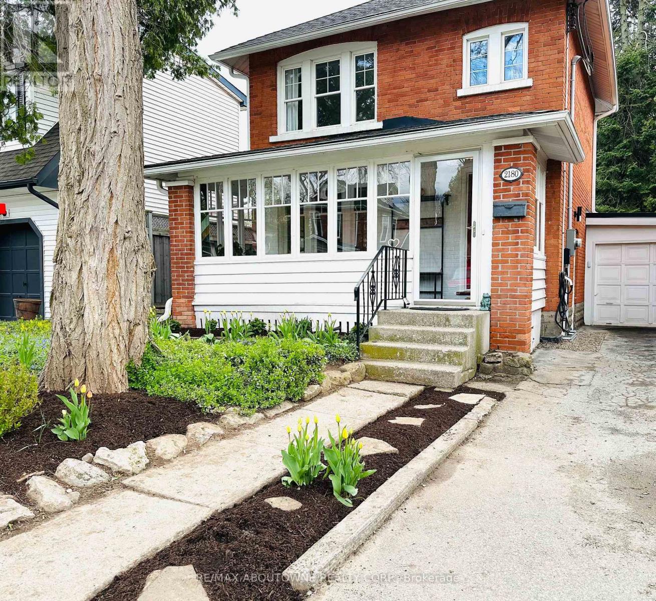 2180 CAROLINE STREET - 40