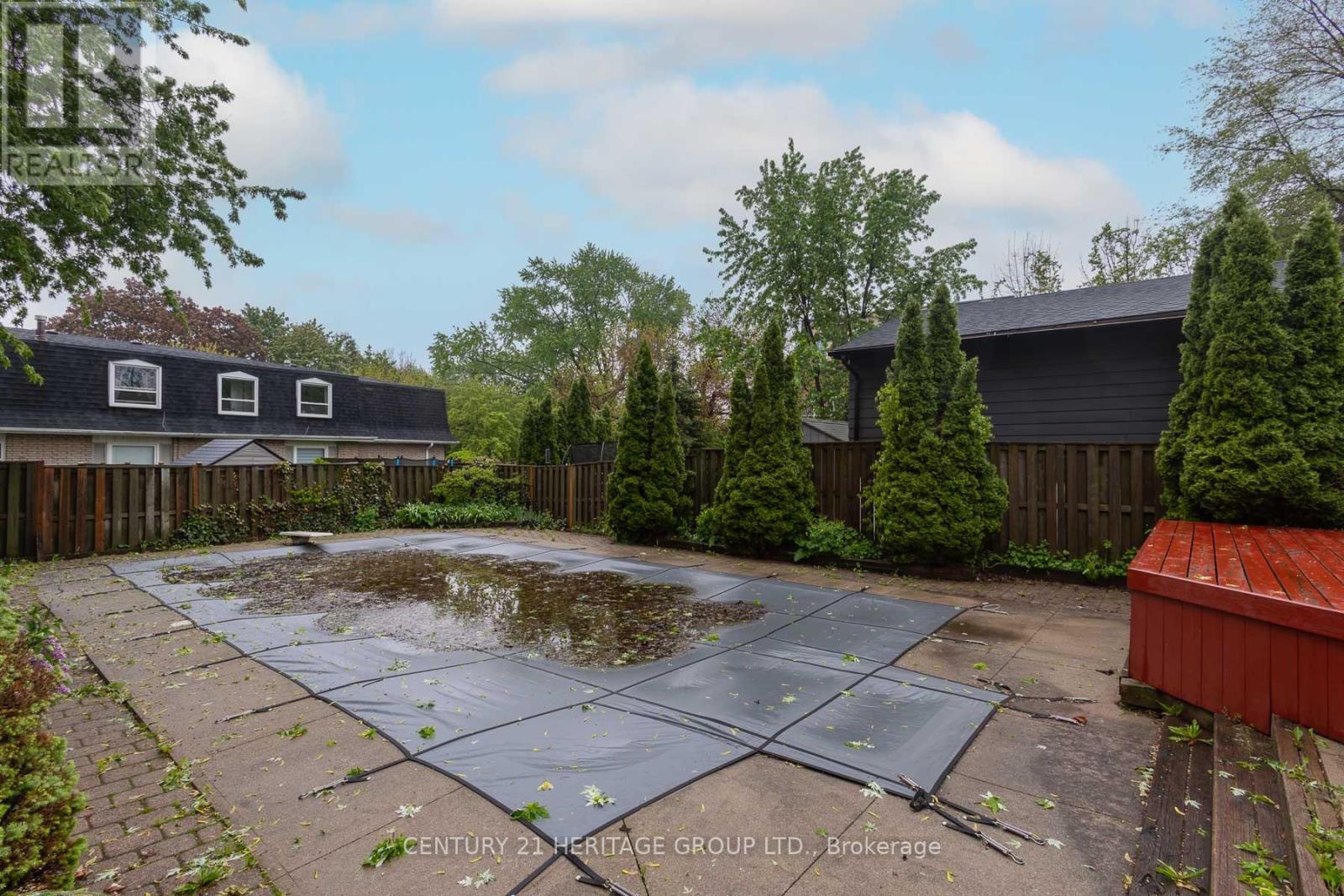 2232 QUEENSWAY DRIVE - 18