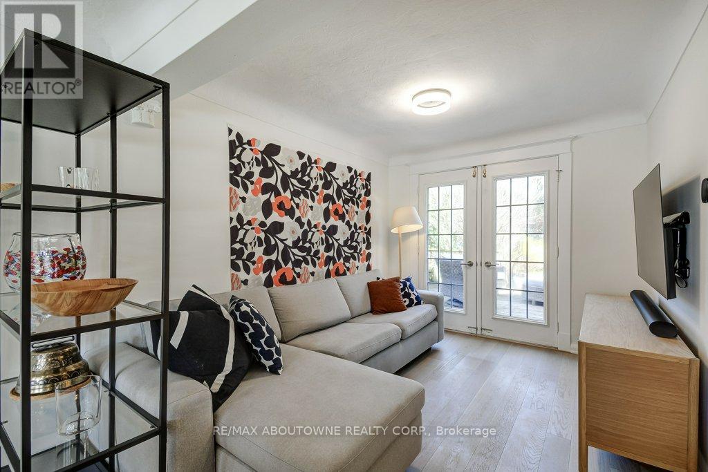 2180 CAROLINE STREET - 10