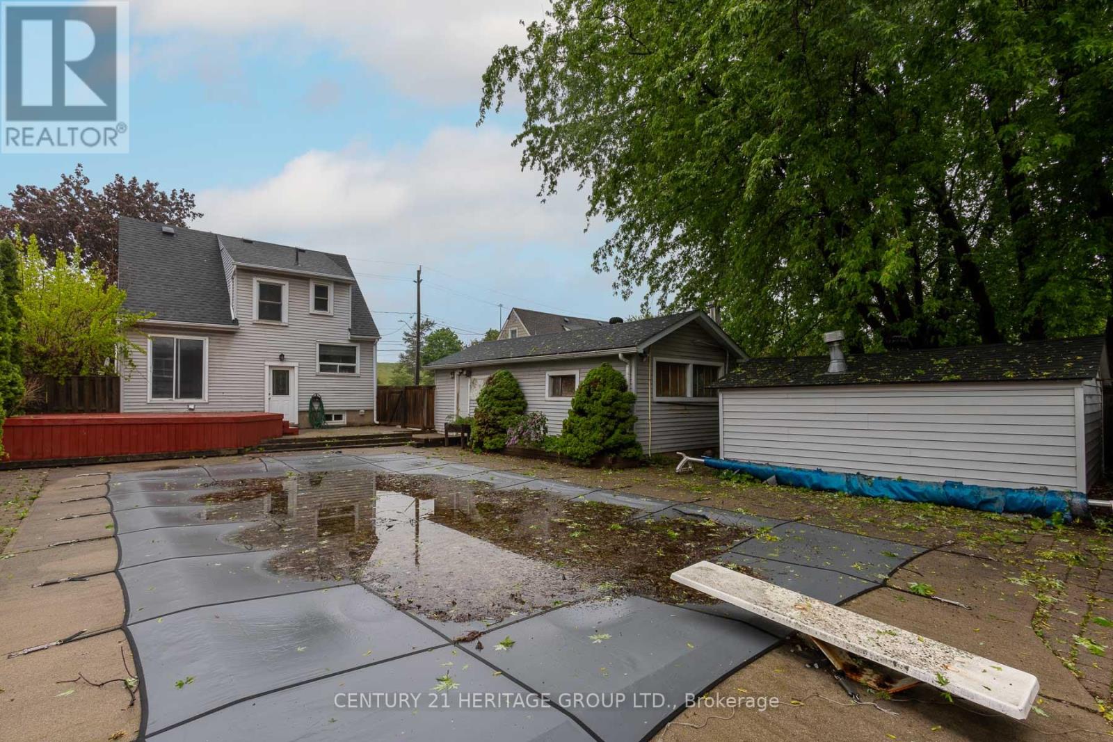 2232 QUEENSWAY DRIVE - 21