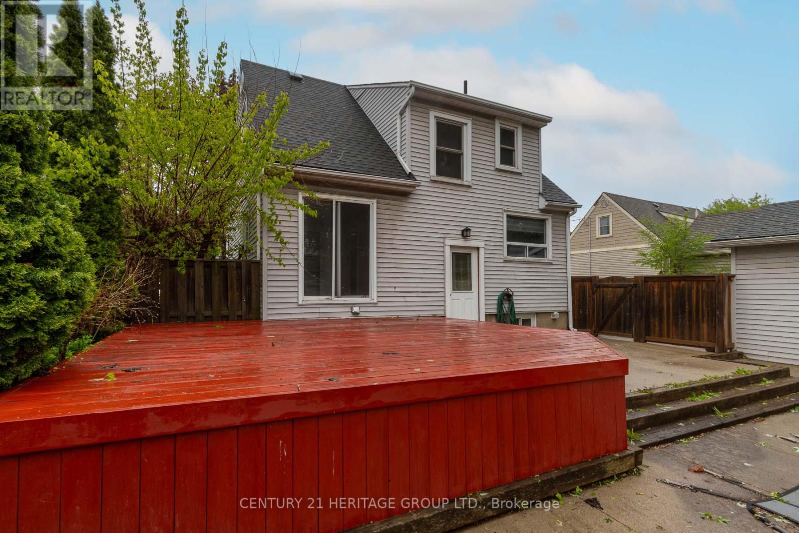 2232 QUEENSWAY DRIVE - 19