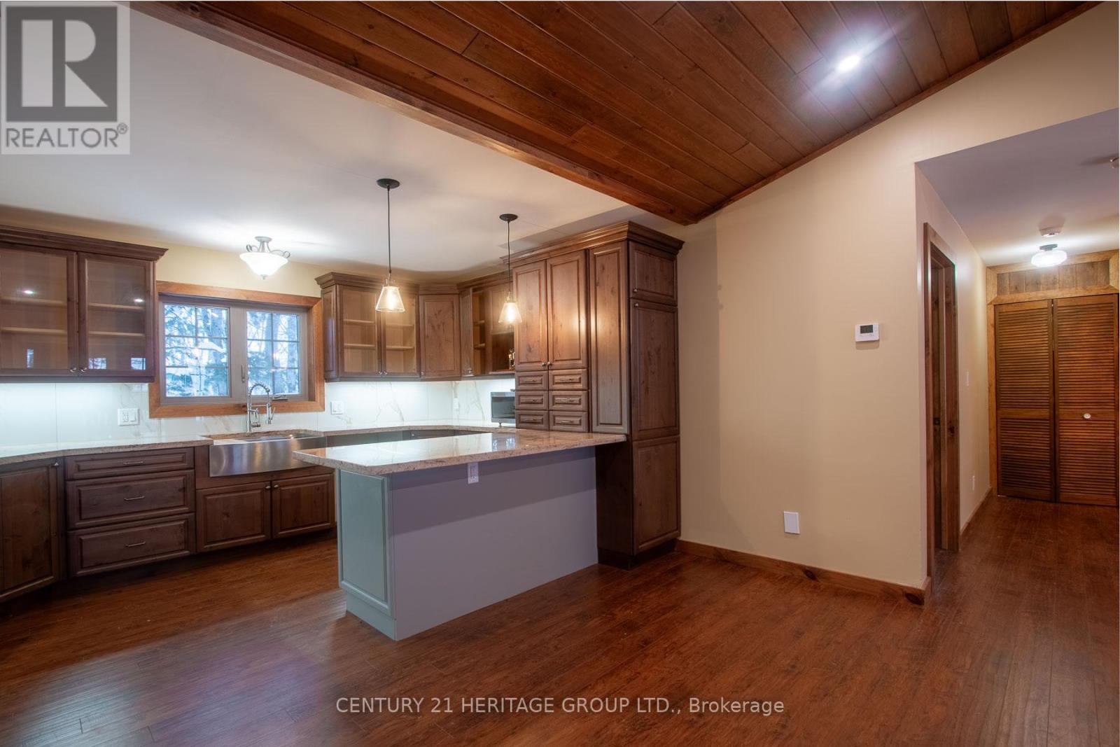 35 KEEFER STREET - 11