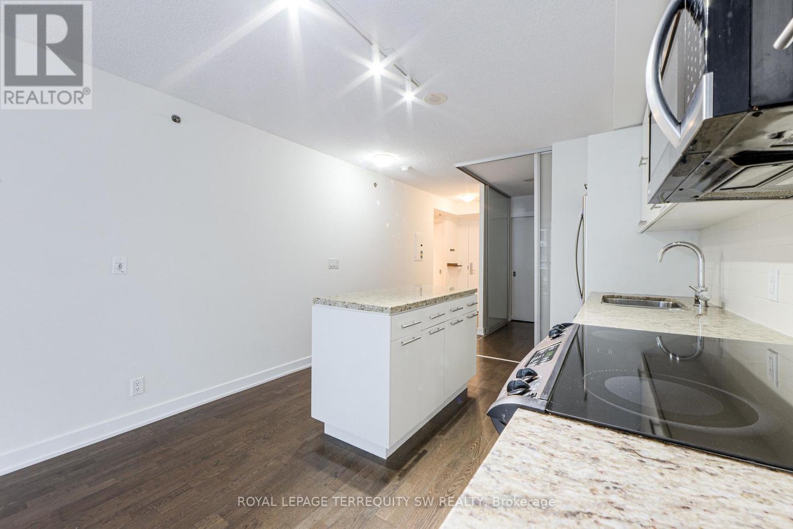 #302 21 NELSON STREET - 29