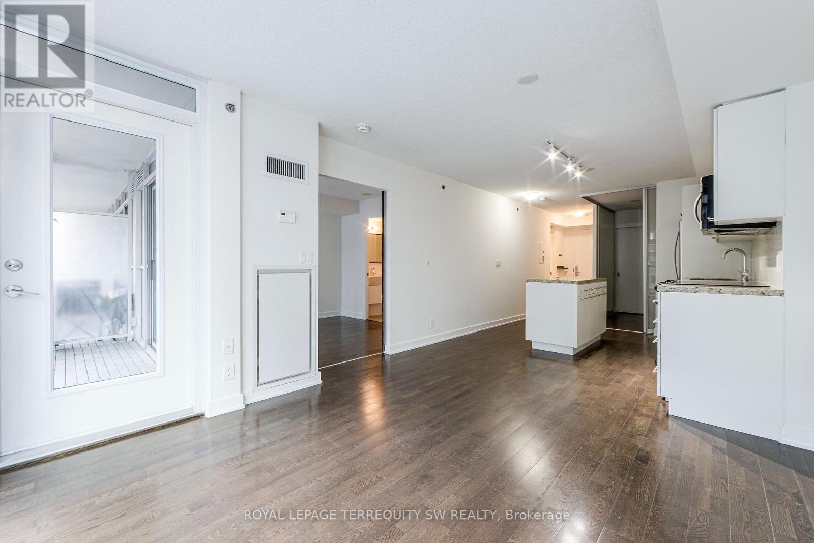 #302 21 NELSON STREET - 34