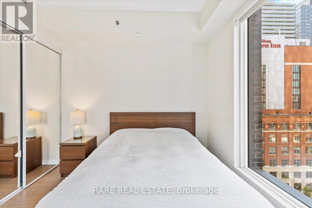 #716 101 PETER STREET - 20