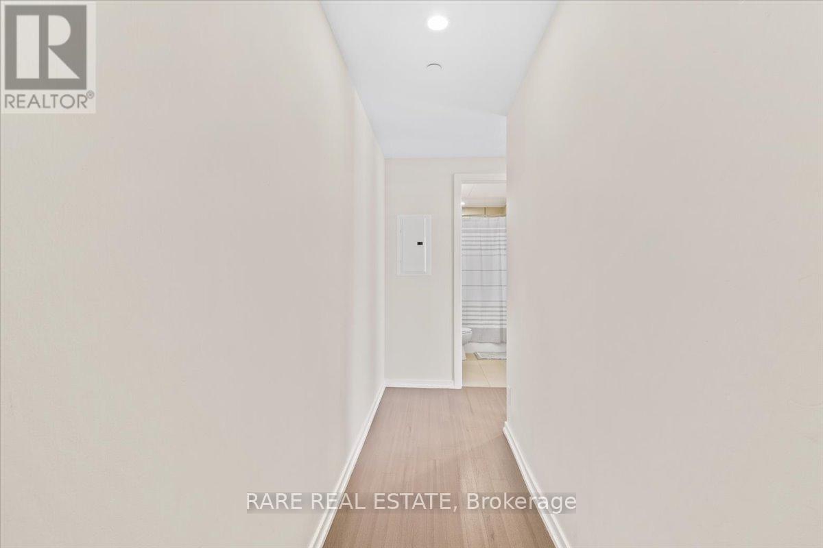 #716 101 PETER STREET - 4