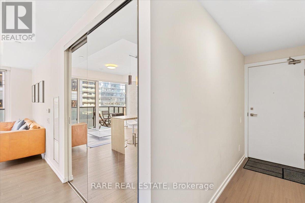 #716 101 PETER STREET - 6