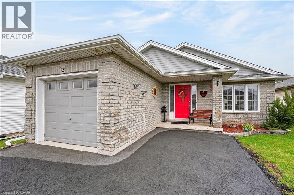 12 COURTNEY Crescent - Image 2