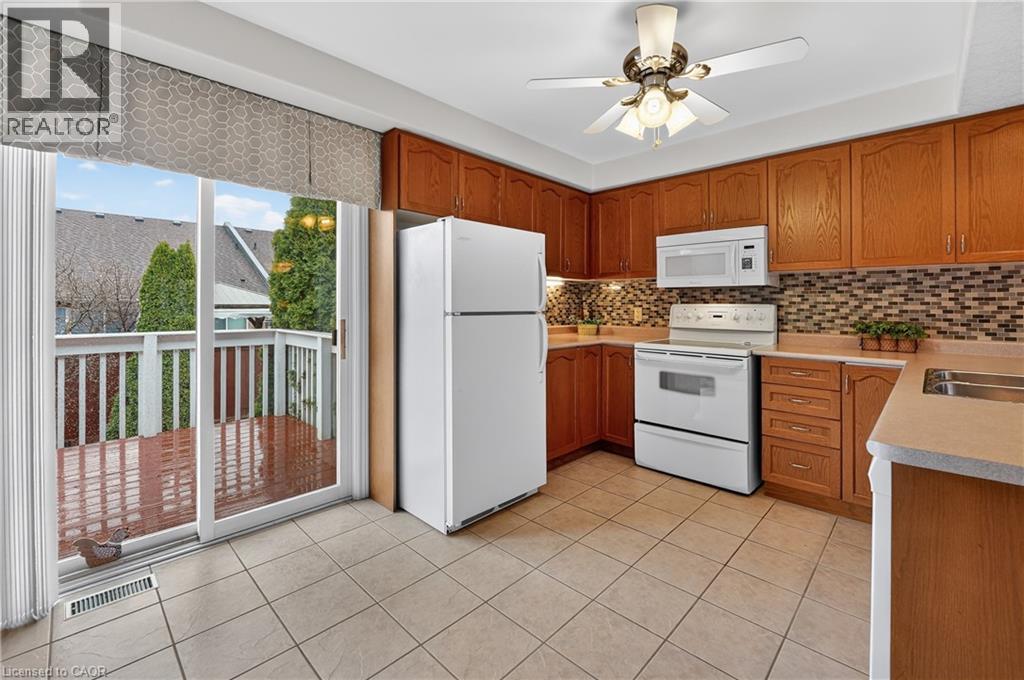 12 COURTNEY Crescent - 7