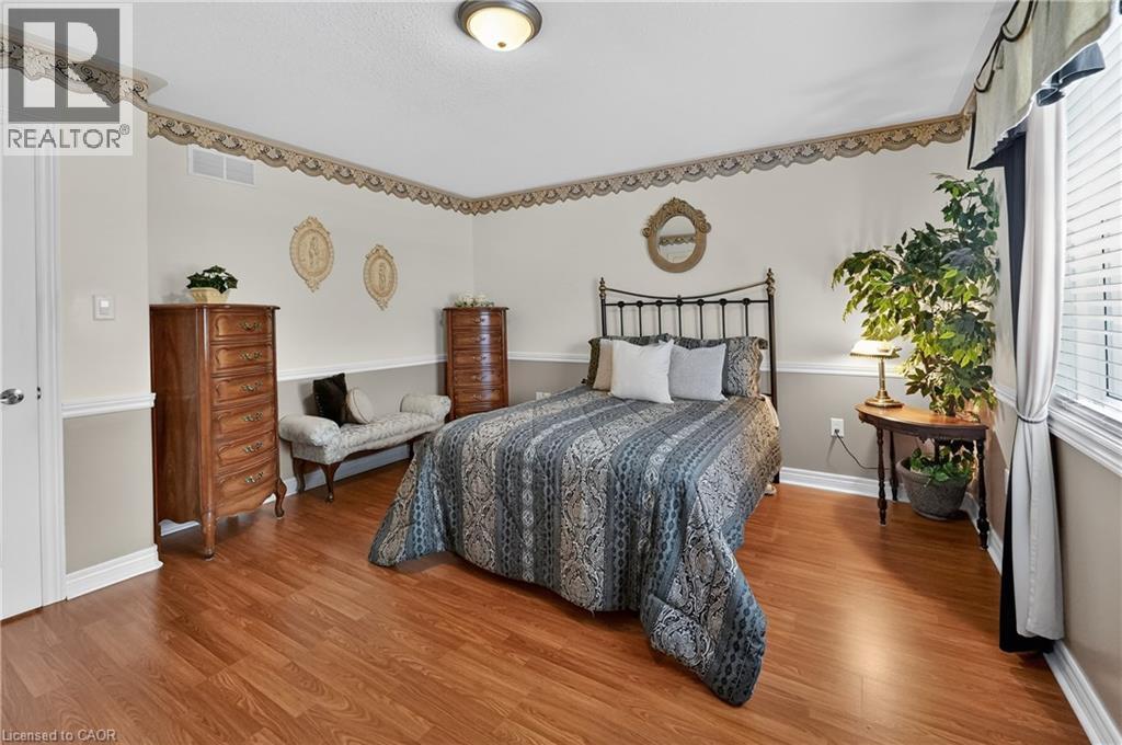 12 COURTNEY Crescent - 12