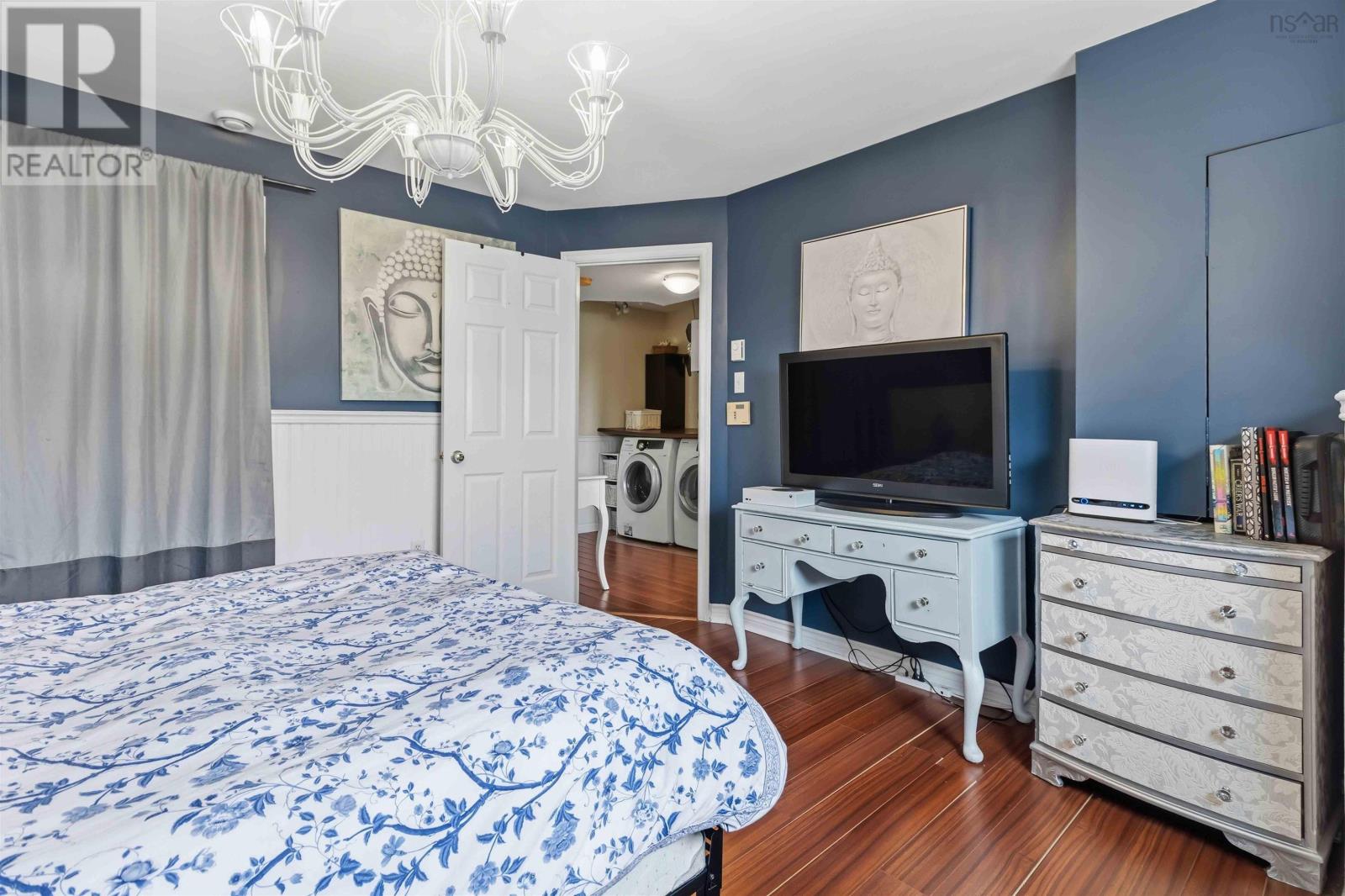 22 Hewer Crescent - 18