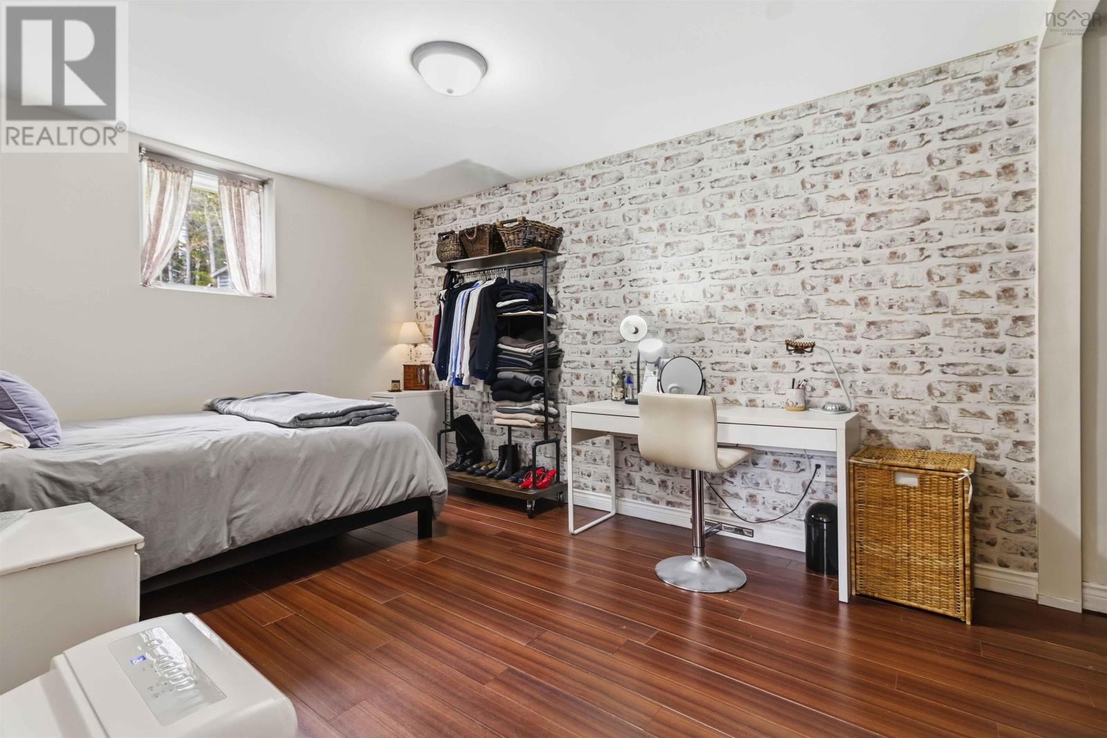 22 Hewer Crescent - 21