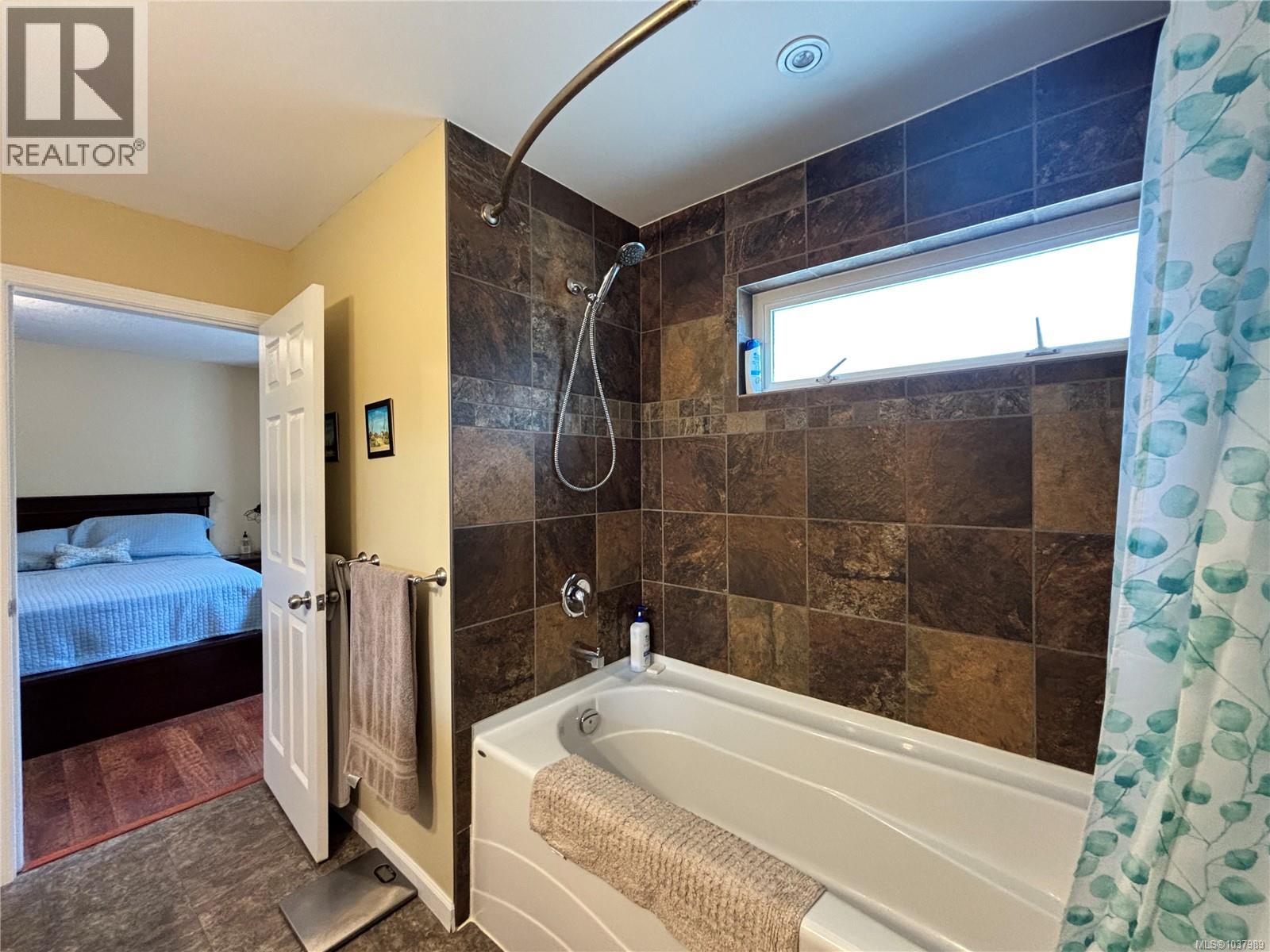503 Maquinna Cres, Gold River