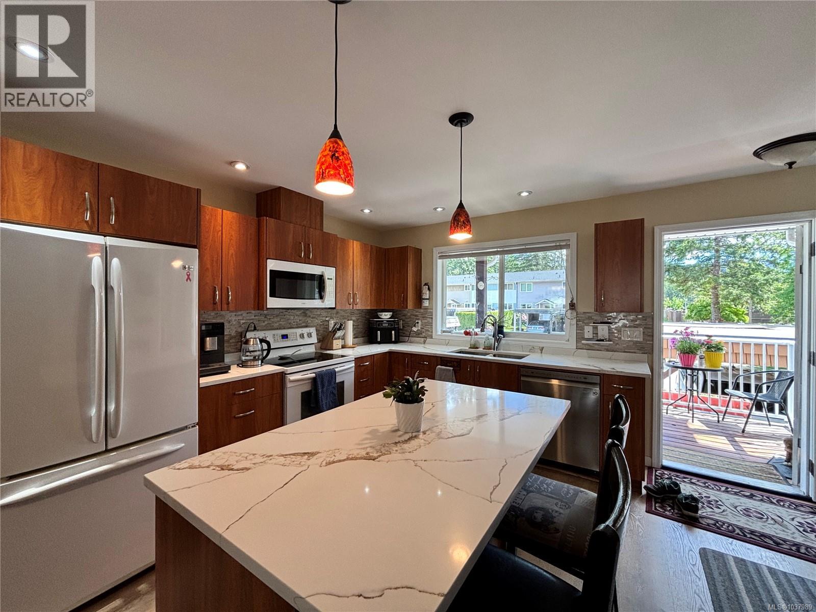 503 Maquinna Cres, Gold River