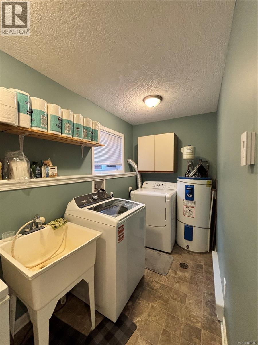 503 Maquinna Cres, Gold River