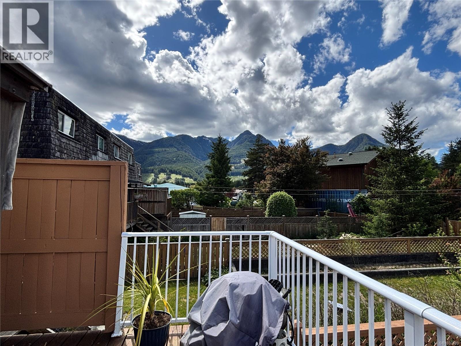 503 Maquinna Cres, Gold River
