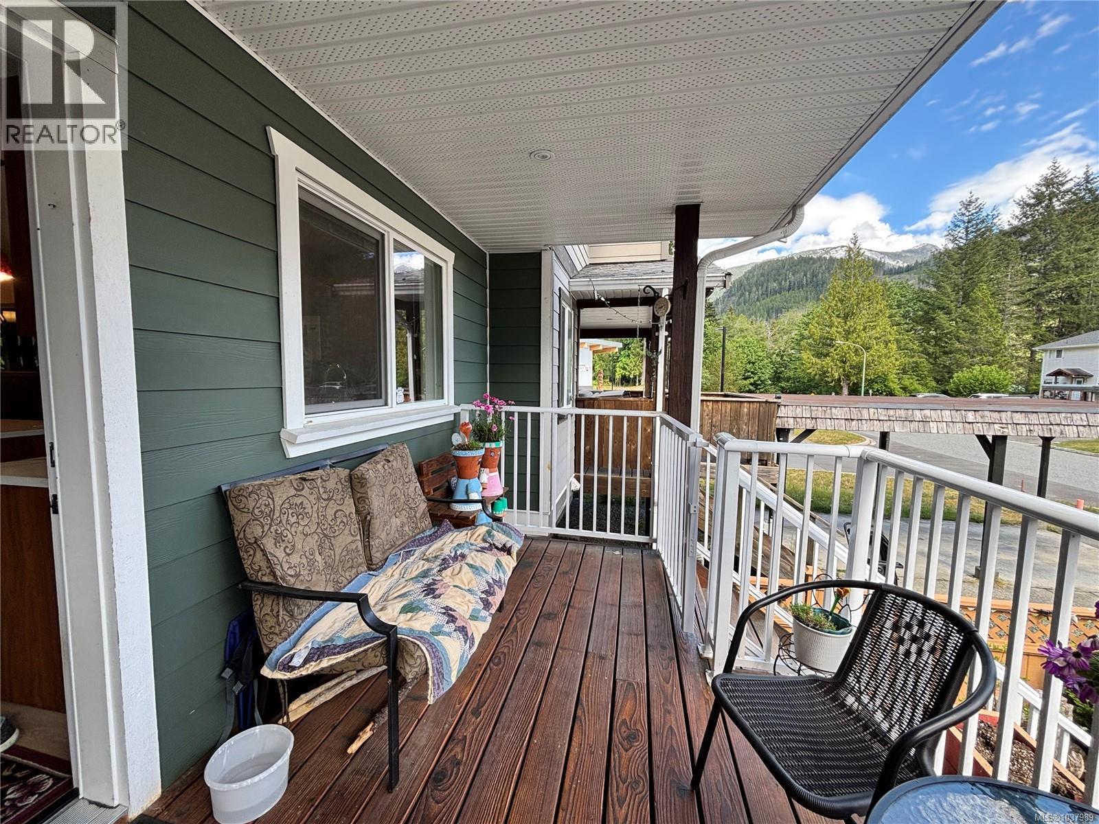 503 Maquinna Cres, Gold River