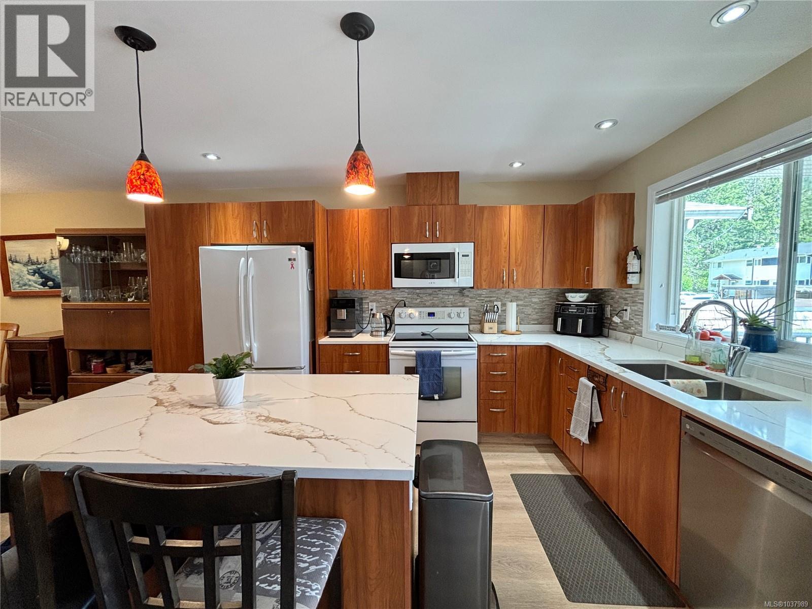 503 Maquinna Cres, Gold River