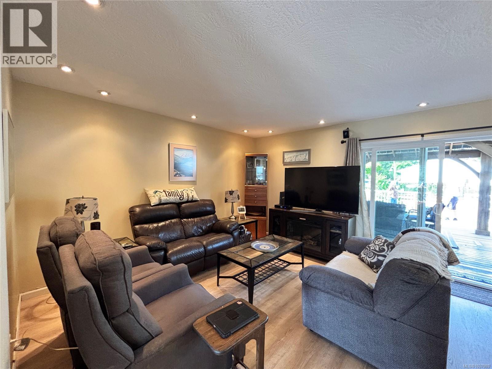 503 Maquinna Cres, Gold River